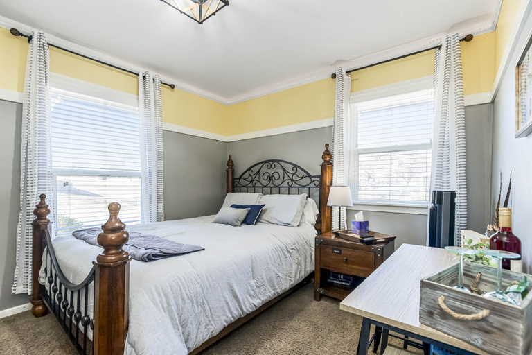 Bedroom 3, Becky & Marvels 420 Stay (Private Room), Kansas City