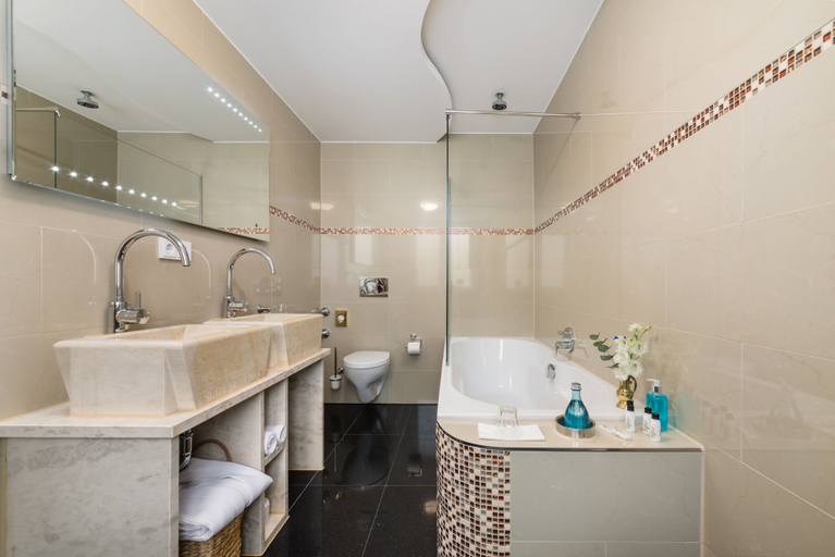 Bathroom 5, Hôtel du Train, München