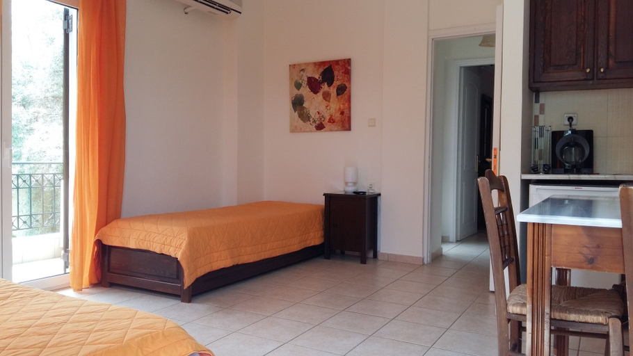 Bedroom 2, Philippos Hotel Apartments, Ionian Islands