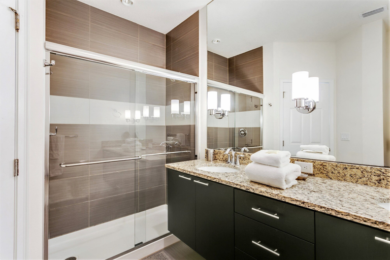Bathroom 3, 17331serblvd, Lake