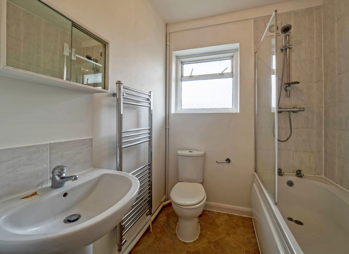 Bathroom, 2 Bedroom Apt in Residential Locality, London