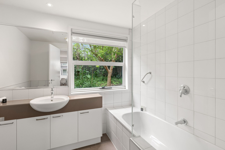 Bathroom 5, Burwood Serviced Apartments, Melbourne