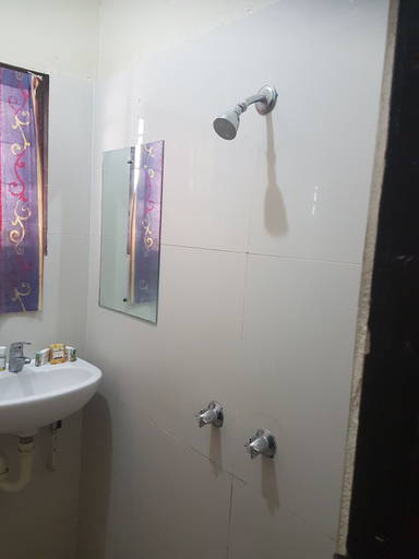 Bathroom 5, Grand Melanesian Hotel, Ba