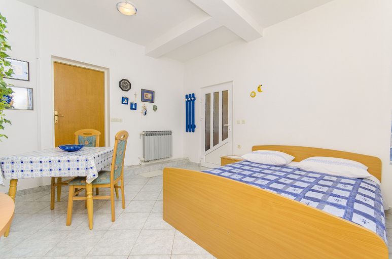 Bedroom 2, Apartments Mario, Novalja
