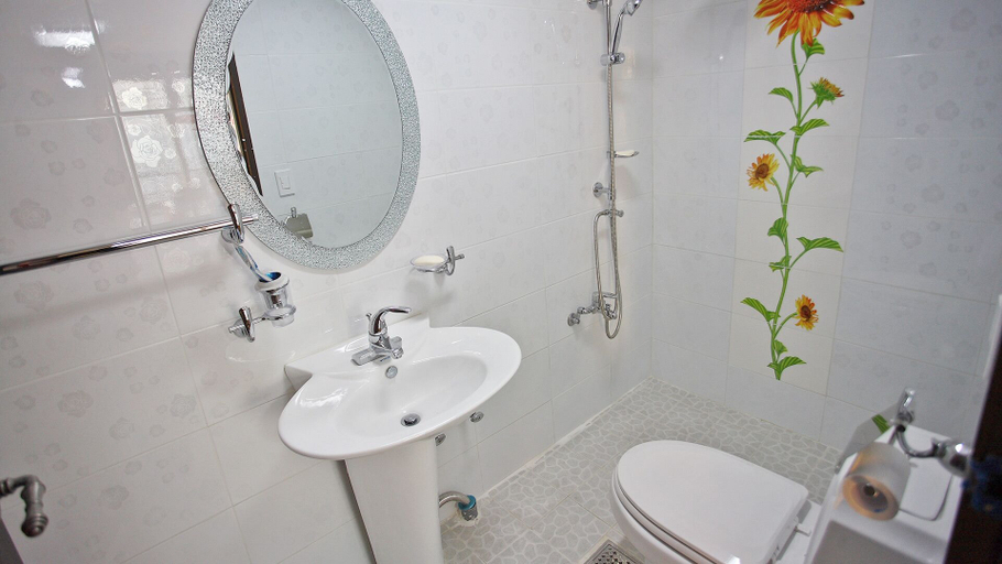 Bathroom 4, Morwenna Pension, Taean