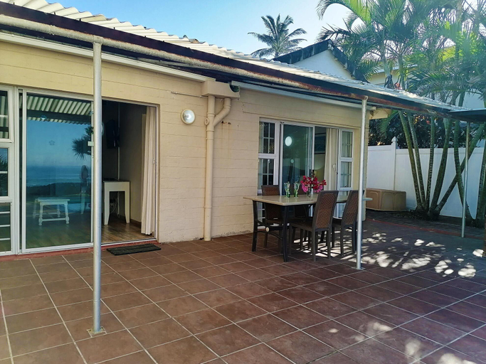 Exterior & Views 2, Southern Comfort - On the Pool, Ugu
