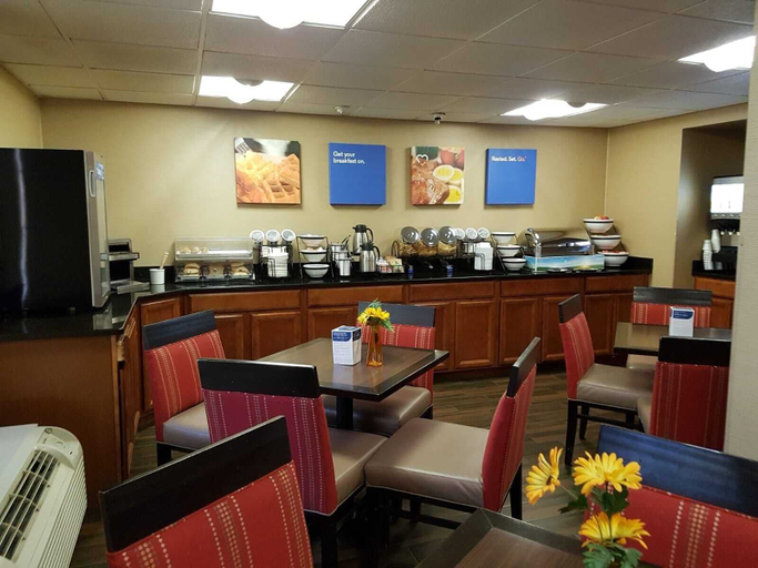 Food & Drinks 5, Comfort Inn Wethersfield - Hartford, Hartford