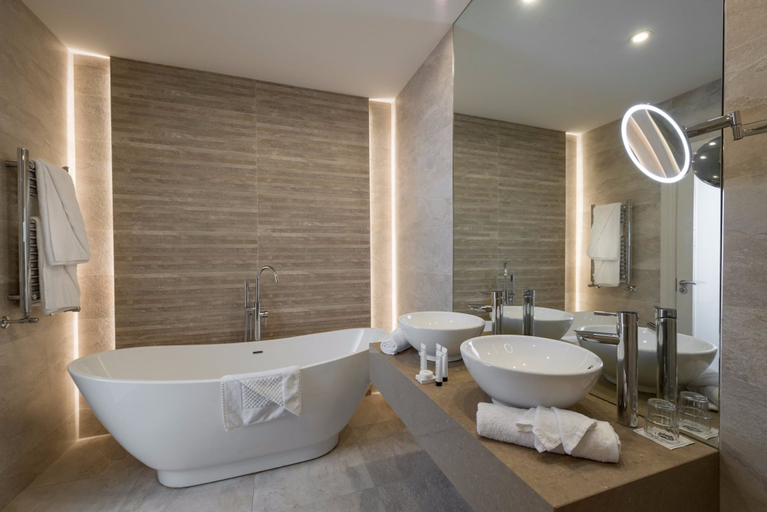 Bathroom 5, Breaffy House Hotel