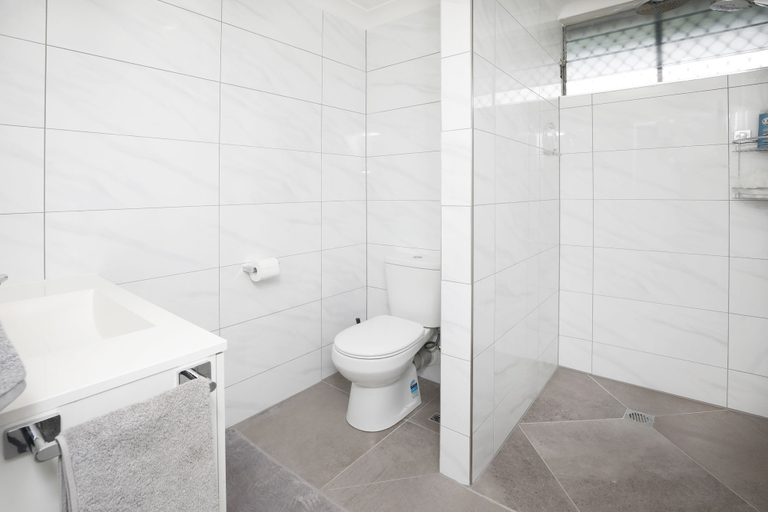Bathroom, Ground Floor Easy Unit Close to City 4, Cairns