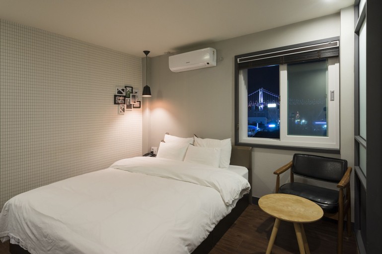 Bedroom 25