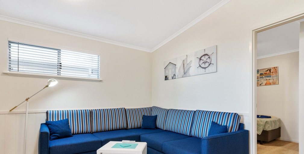 Bedroom 2, Horrocks Beach Caravan Park, Northampton