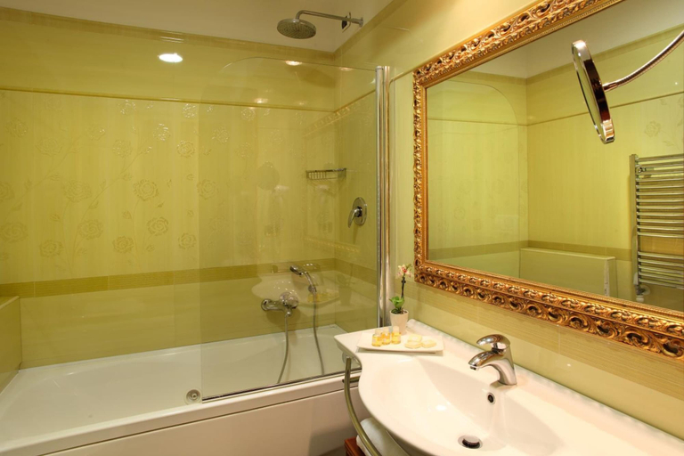 Bathroom 4, Serena Hotel, Rome