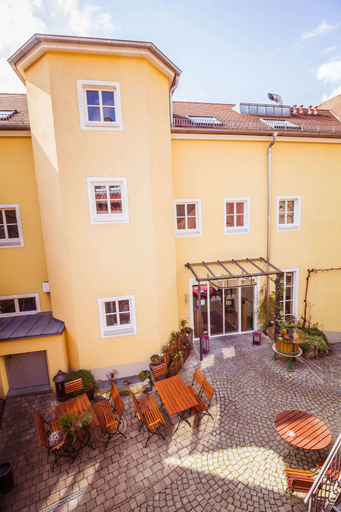 Exterior & Views 2, Landhotel & Weingasthof Schwarzer Adler, Kitzingen