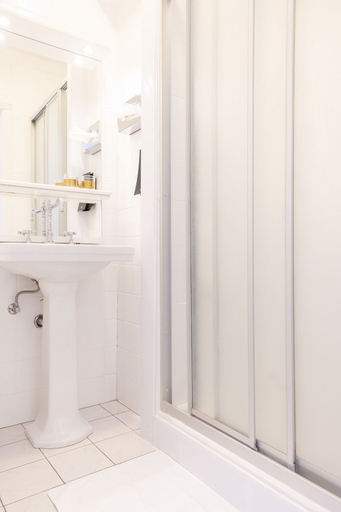 Bathroom 5, Hotel Albert Plage, West-Vlaanderen