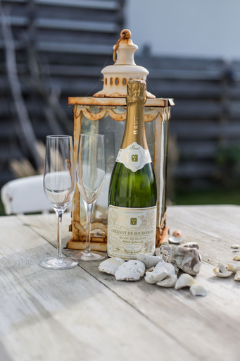 Food & Drinks 5, Fairlight - Charming Coastal Home on the Beach, West Sussex
