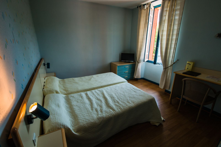 Bedroom 4, Les Messageries, Cantal