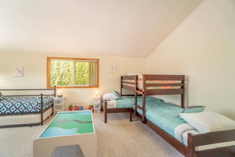 Bedroom 3, Moss Quadrant, Tillamook