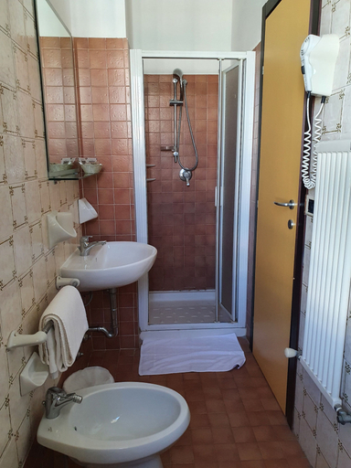 Bathroom 4, Hotel Tilmar, Rimini
