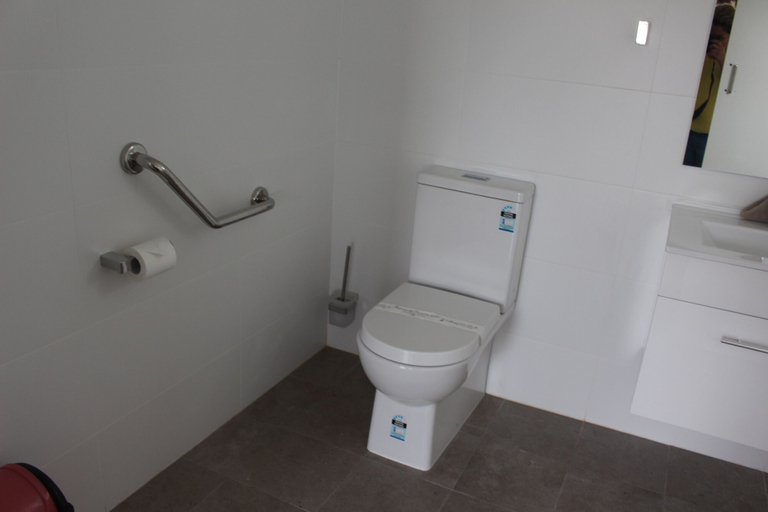Bathroom 3, Dubbo Centrepoint Motel, Dubbo - Pt A