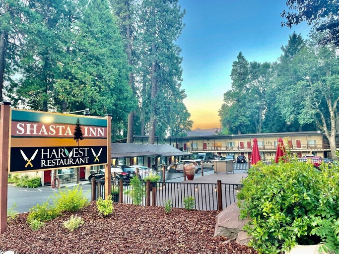 Exterior & Views 1, Shasta Inn, Siskiyou