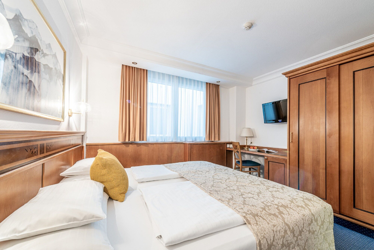 Bedroom 2, Hotel Mondschein, Innsbruck