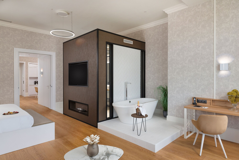 Bathroom 5, Hotel Vision, Budapesti