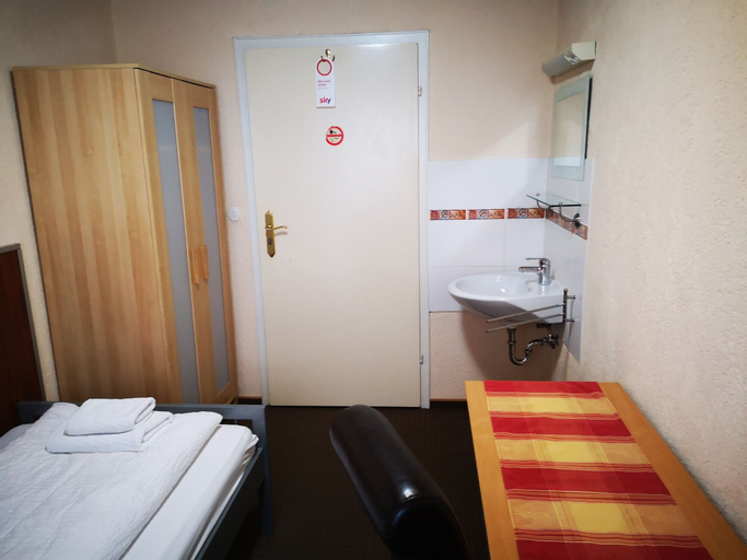 Bedroom 3, greenpartment Boardinghouse Hotel Ingolstadt Friedrichshofen, Ingolstadt