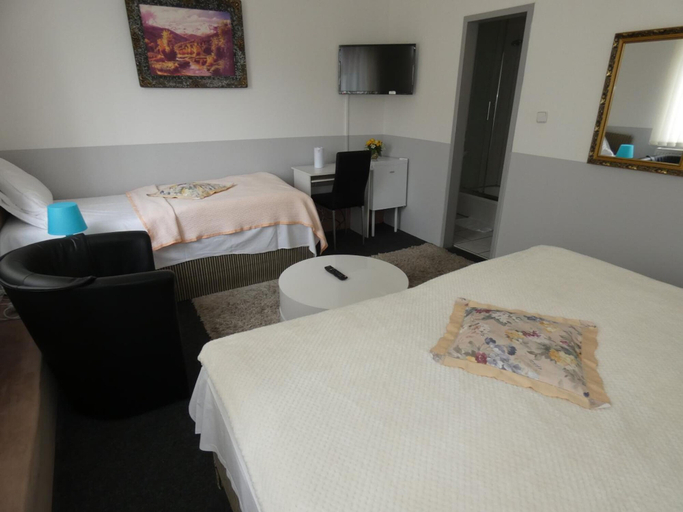 Bedroom 4, Hotel Wolters, Bremen