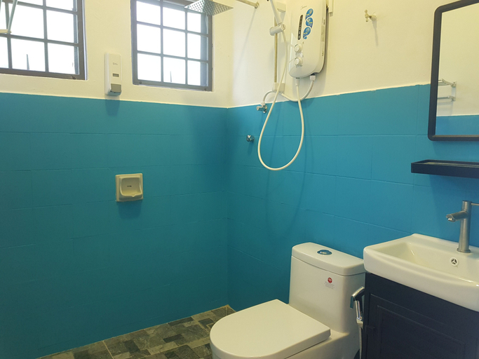 Bathroom 5, Pangkor Holiday Resort, Manjung