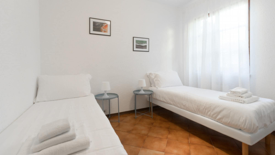 Bedroom 2, Il Borgo Apartments C2 - Sv-d600-navi44btc, Savona