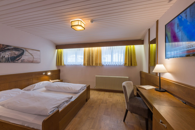 Bedroom 3, Hotel Mondschein, Bolzano
