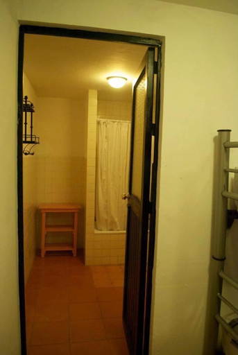 Bathroom, Hostal Punto 79 - Hostel, Allende