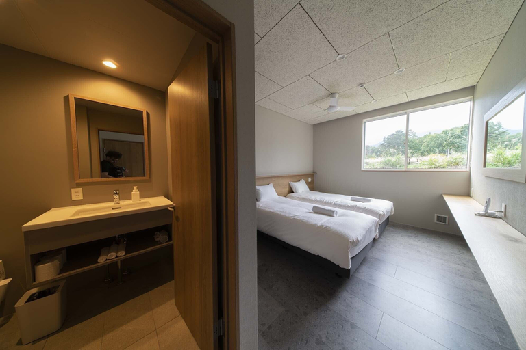 Bedroom 2, Echo Rocks, Hakuba