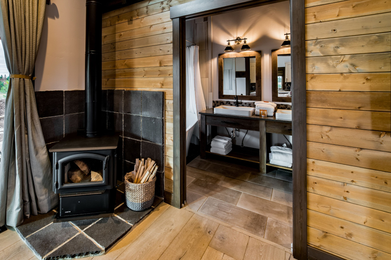 Bathroom 5, Wilderness Club, Lincoln