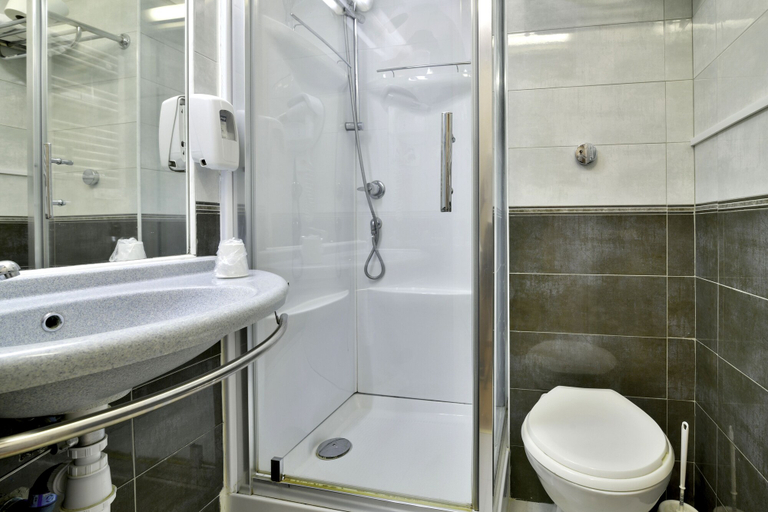 Bathroom 4, B&B HOTEL BOLLENE, Vaucluse