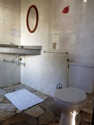 Bathroom 4, Tudo Azul Internacional, Armação dos Búzios