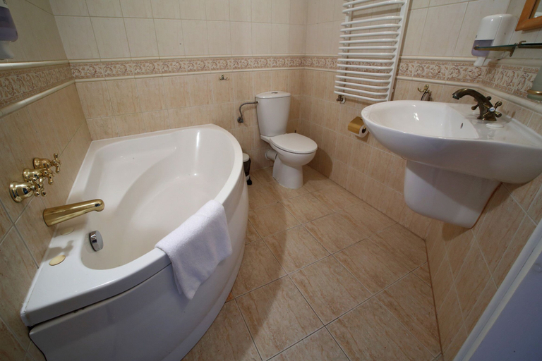 Bathroom 3, Pałac Spichrz, Kartuzy