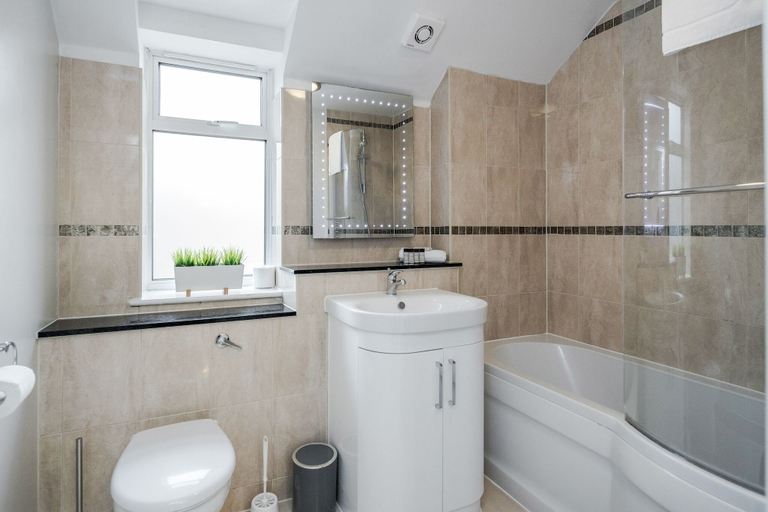 Bathroom, Roomspace Apartments - Lomond Court, London