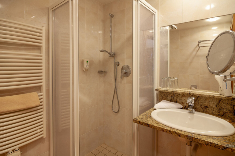 Bathroom 5, Hotel Sonnschein, Kufstein