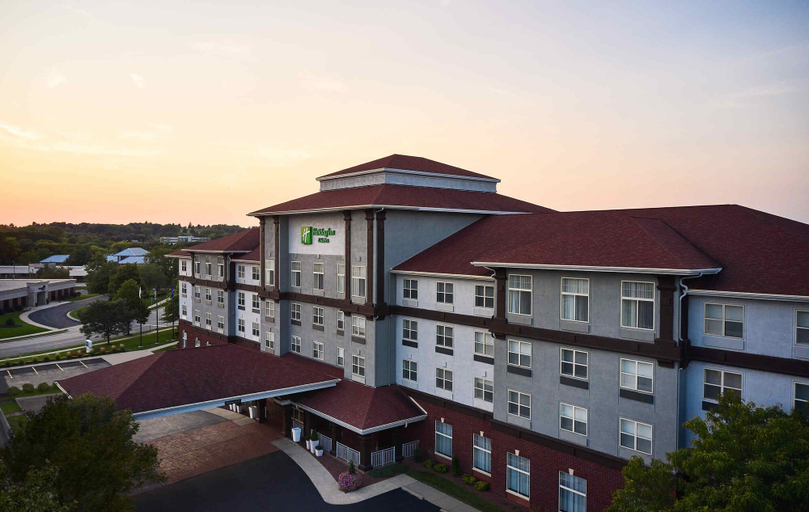 Exterior & Views