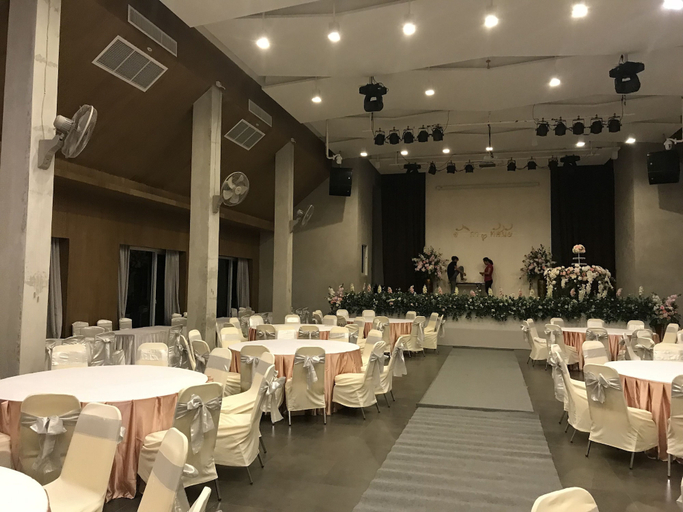 Food & Drinks 5, Greta Resort and Sport Club, Sattahip