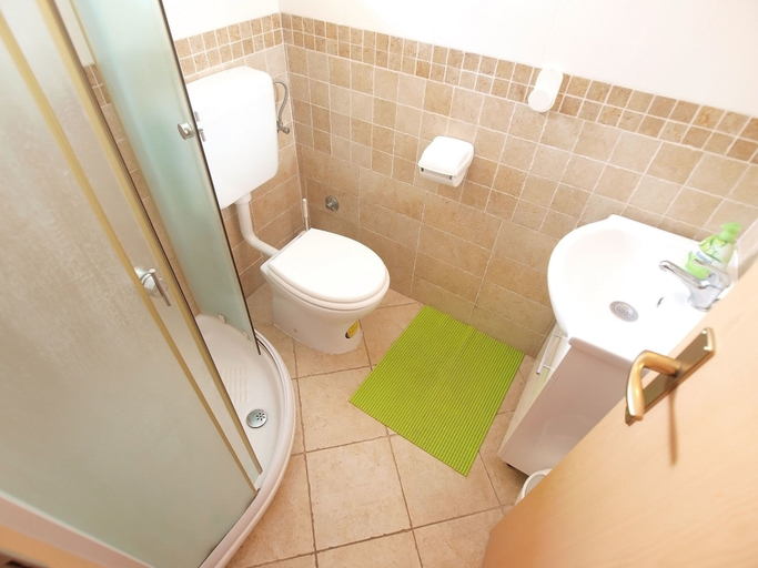 Bathroom 3, Apartment 446, Fažana