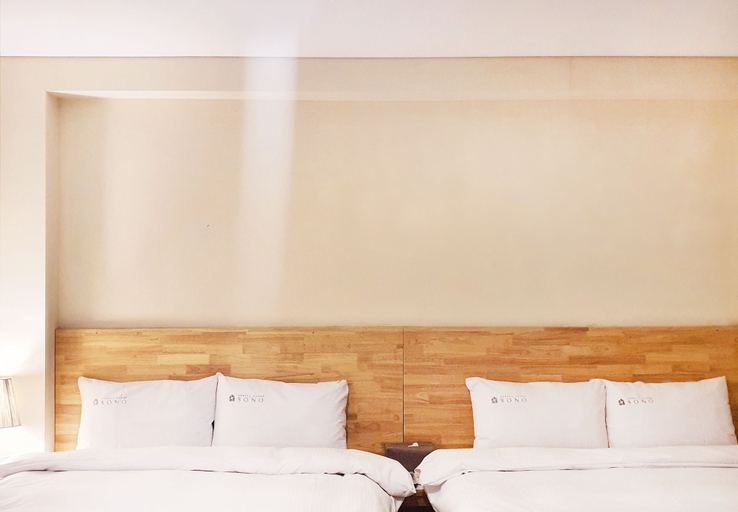 Bedroom 3, Sono Business Hotel, Buk