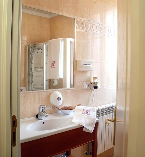 Bathroom 3, San Camilo, La Rioja