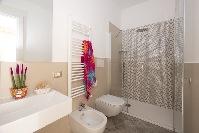 Bathroom 5, Palazzo Gargano, Salerno