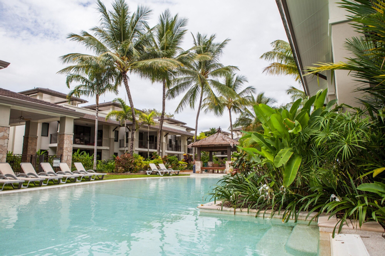 131 Luxury Swimout, Douglas