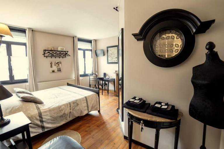 Bedroom 4, Aux Petits Bonheurs, Nord