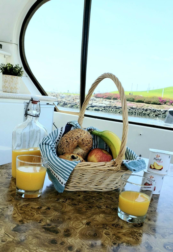 Food & Drinks 5, Dockside Boat & Bed Long Beach, Los Angeles