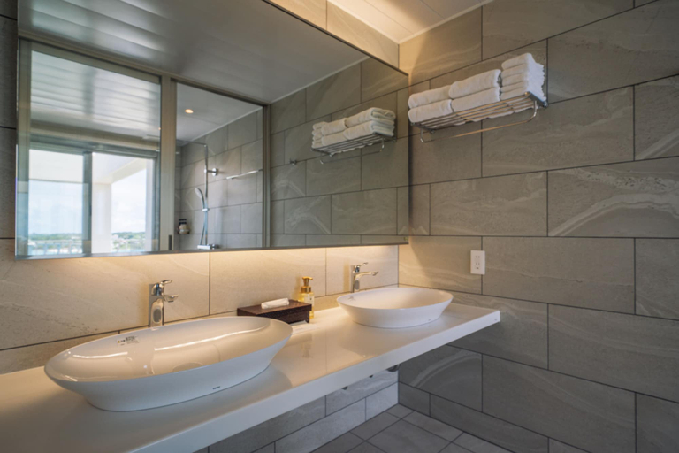 Bathroom 5, Ken Ken Villa Yuumodoro, Motobu