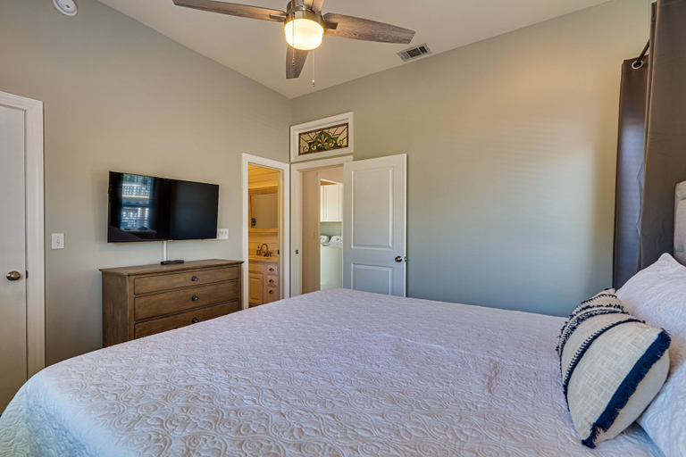 Bedroom 2, Magnolia Charms by Avantstay 2 Mins TO Beach Pet Friendly, BBQ & Balcony Views!, Okaloosa
